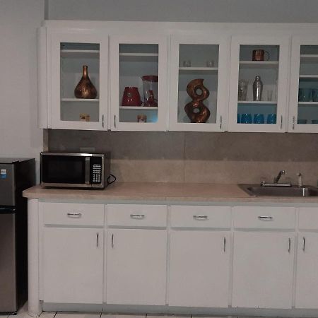 Апартаменты Hallandale Studio With Pool Халландейл-Бич Экстерьер фото