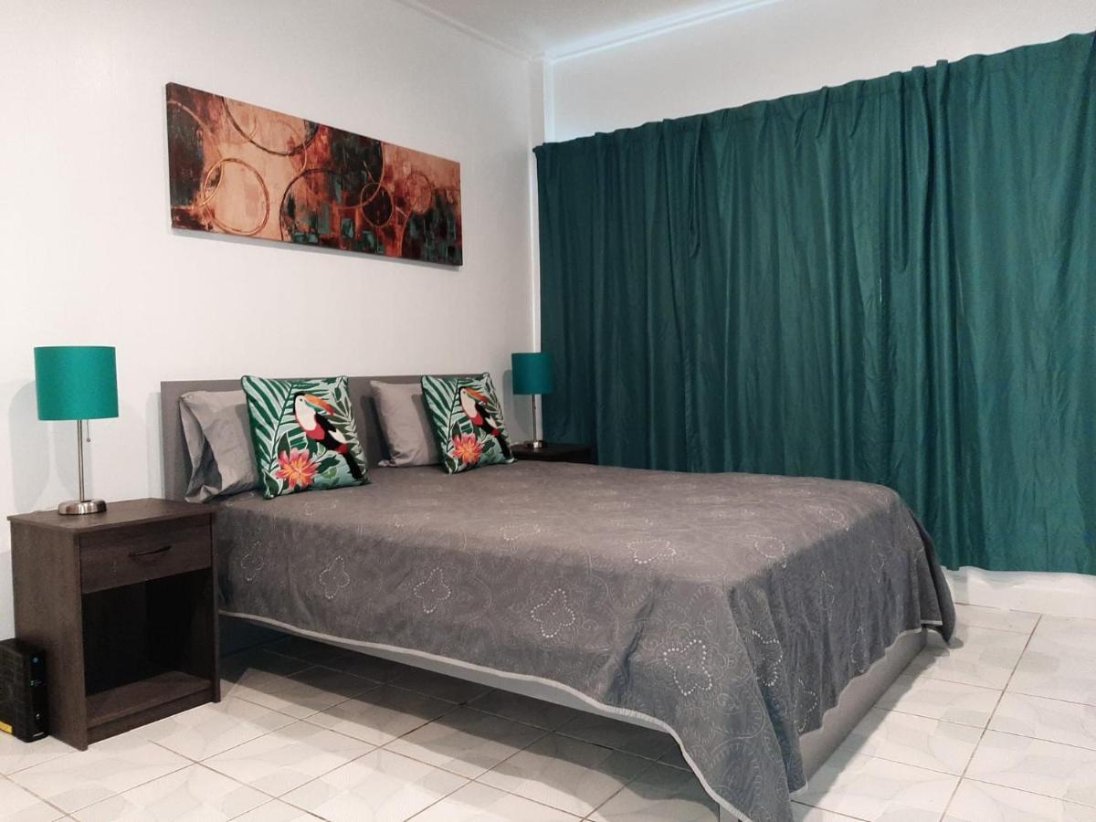 Апартаменты Hallandale Studio With Pool Халландейл-Бич Экстерьер фото