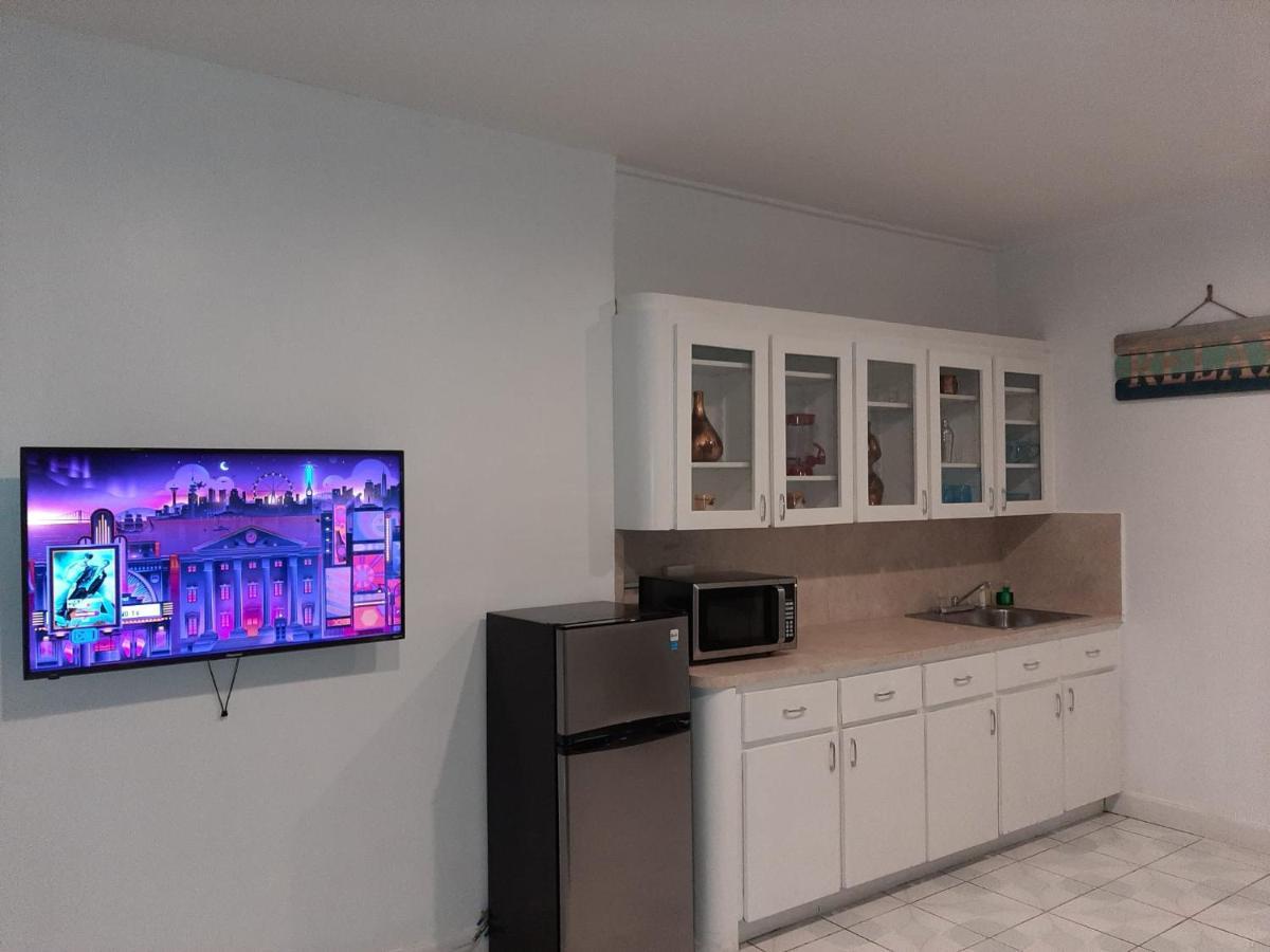Апартаменты Hallandale Studio With Pool Халландейл-Бич Экстерьер фото